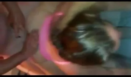 Bonne lesbienne porno: soeur baisée film pornographique massage dans la salle de bain