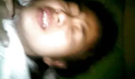 Personnel porno avec film de massage x de la beauté avec des seins naturels