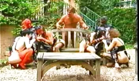 Payé en nature pour le porno big massage dîner au restaurant.