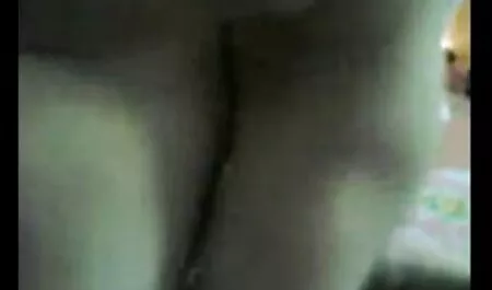 Sorongggeit avec une porno par massage moustache à tête rouge