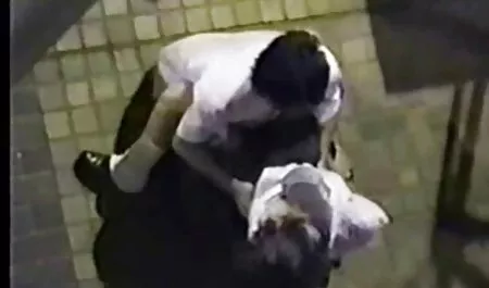 Une sexe streaming massage vieille femme ayant un orgasme