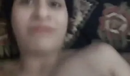 Petite amie porno masseg baisée devant ses yeux