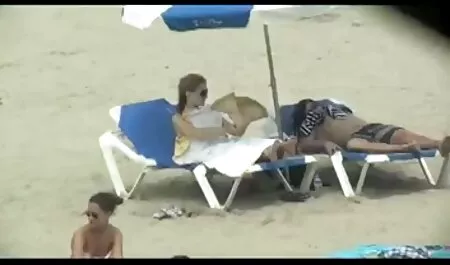 Fille porno massage abuse nue dans la salle de bain