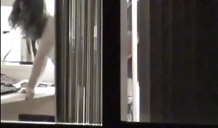 Une prostituée a sucé son père par la fenêtre. pornos massages