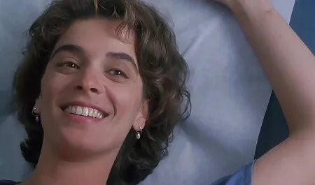 Une vieille femme folle s'est précipitée pour avoir des relations porno 18 massage sexuelles.