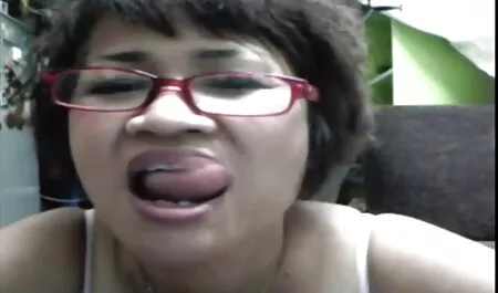 Femme avec des bas massage roms porno