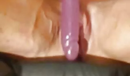 L'homme et la femme appellent pute porno avec massage