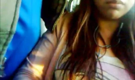 Blonde sprays film x massage francais sur le sol à sartir