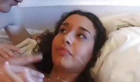 Faire l'amour passionnément devant le mari porno massage japonais