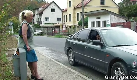 Joli porno massage rat blond.