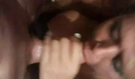 Le père mange sa fille devant sa femme. massage absoluporn