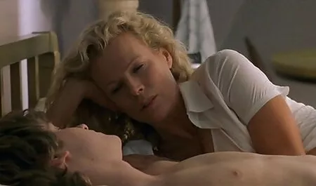 Les gens qui déchirent violemment massage arab porno une blonde