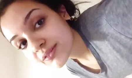 PORNUHA: une japonaise en peignoir voit pour la massage sexy caméra cachée première fois un très gros pénis