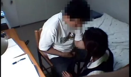 L'homme était humide de la filmpornomassage jeune fille.