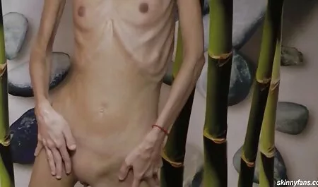 Belle-mère et fille massage érotique caméra cachée Gros seins