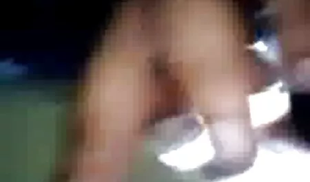 Pressé d'écraser un vagin rebelle. porno 18 massage