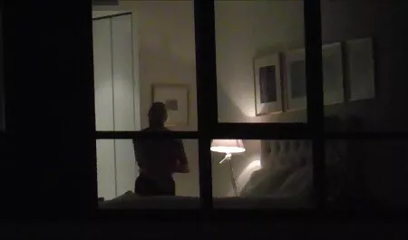 La brune reçoit beaucoup de sperme. porno massage cache