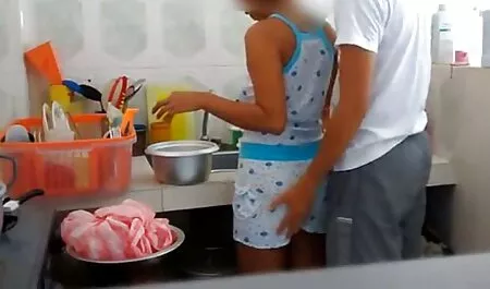 Nu dans le bureau film prono massage