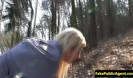 Donner à la fille. hotel massage porno