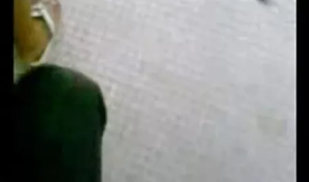 Premier bain massage a trois porno