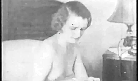 Doigts à massage porno docteur l'intérieur