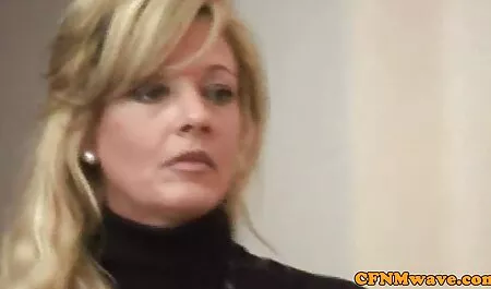 Strip-tease russe filme porno massage beauté sur la caméra