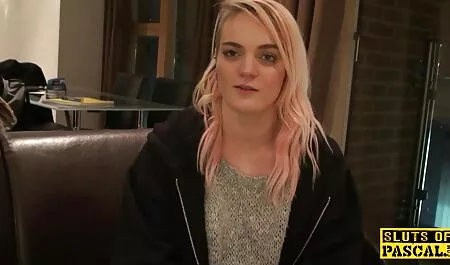 Sexe les masseuses porno Hard et sperme dans le vagin.